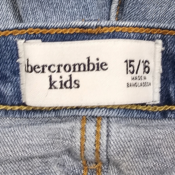 Abercrombie Kids size 15/16‎ light wash distressed denim jean shorts - Picture 5 of 5